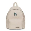 EASTPAK DAY PAK'R MONOTONE BEIGE Kuromi Wink Charm Embroidered Backpack 4 EASTPAK DAY PAK'R MONOTONE BEIGE Kuromi Wink Charm Embroidered Backpack -Eastpak Embroidered Backpacks JS0A85MADPCOS1 EMBRO 20260426 259 hero